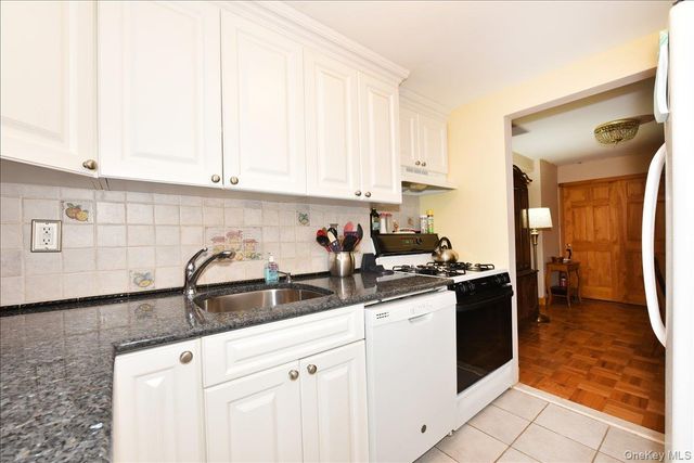 52-54 65th Place 1P, Maspeth, NY 11378