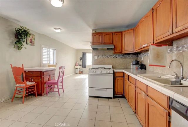 331 W 92nd Street, Los Angeles, CA 90003