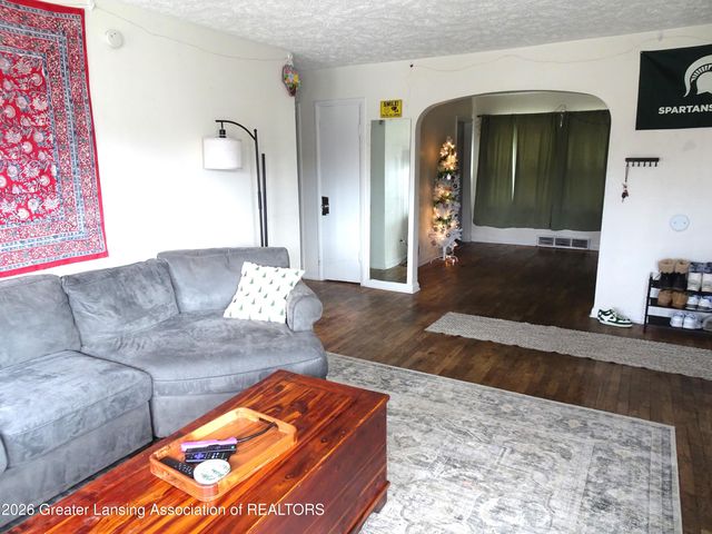 196 N Hagadorn Road, East Lansing, MI 48823