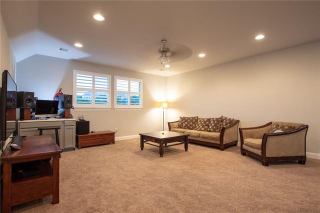 22521 Rock Wren RD, Spicewood, TX 78669