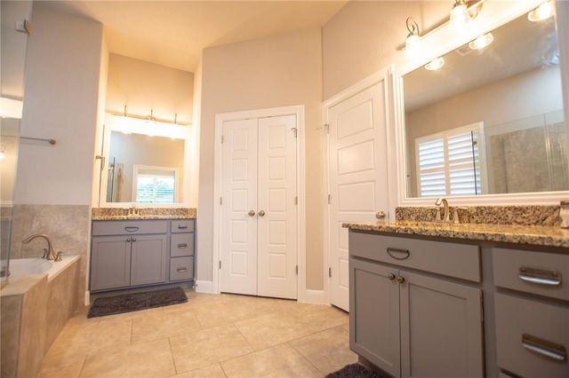22521 Rock Wren RD, Spicewood, TX 78669