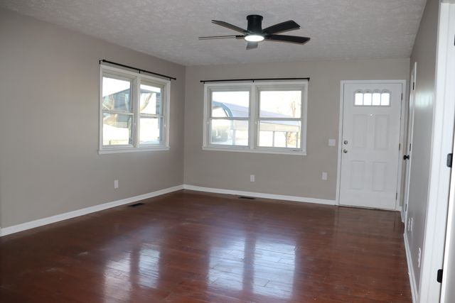 219 N Commercial Street, Seymour, MO 65746