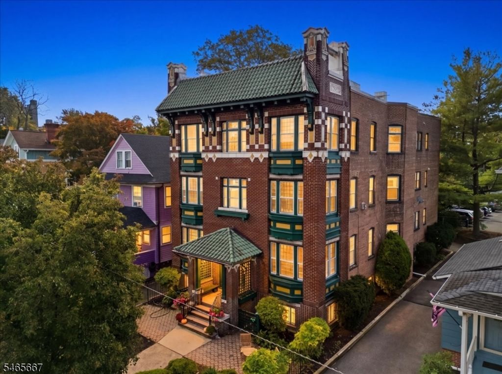 30 The Crescent C007, Montclair Twp., NJ 07042 — exterior