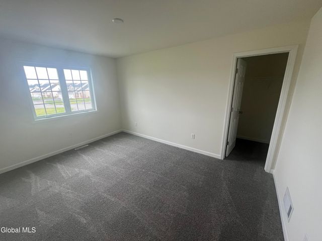 31 Paar Way, Halfmoon, NY 12118