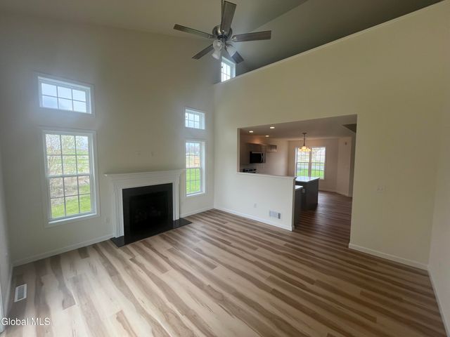 31 Paar Way, Halfmoon, NY 12118