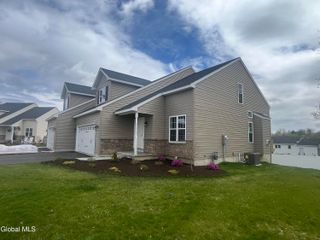 31 Paar Way, Halfmoon, NY 12118