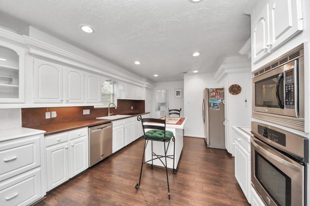 1502 Southern Pines Court, Houston, TX 77339