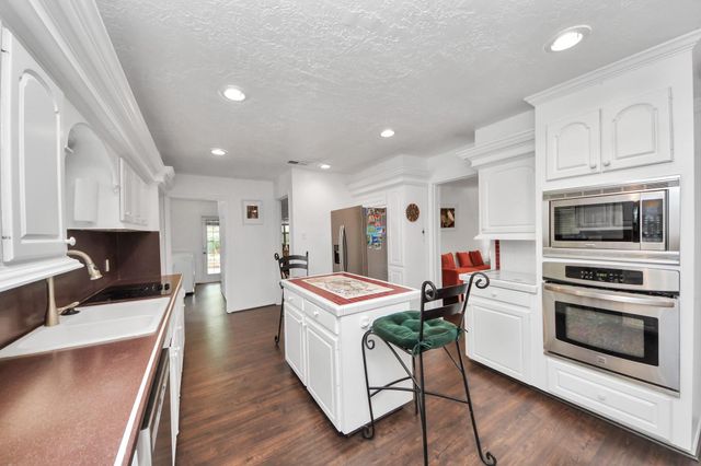 1502 Southern Pines Court, Houston, TX 77339