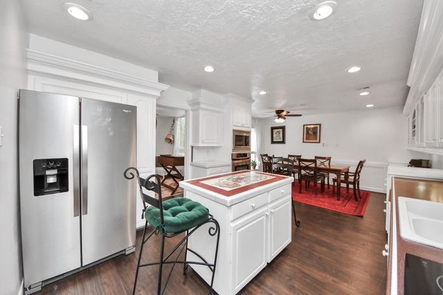 1502 Southern Pines Court, Houston, TX 77339