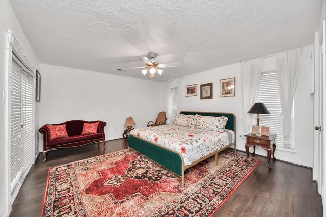 1502 Southern Pines Court, Houston, TX 77339