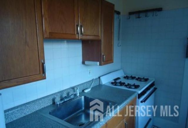 37 Highland Avenue 3, Metuchen, NJ 08840