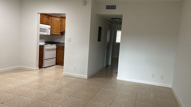 3030 NE 21st Ter 8, Fort Lauderdale, FL 33306