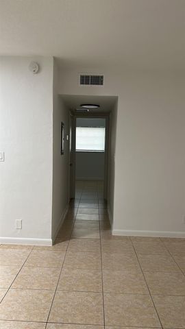 3030 NE 21st Ter 8, Fort Lauderdale, FL 33306