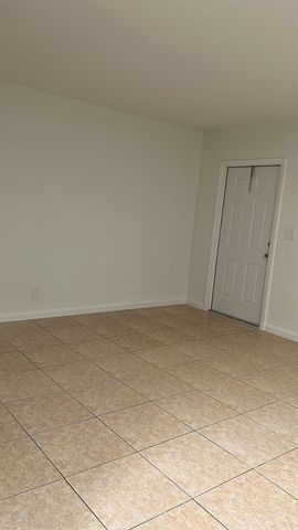 3030 NE 21st Ter 8, Fort Lauderdale, FL 33306