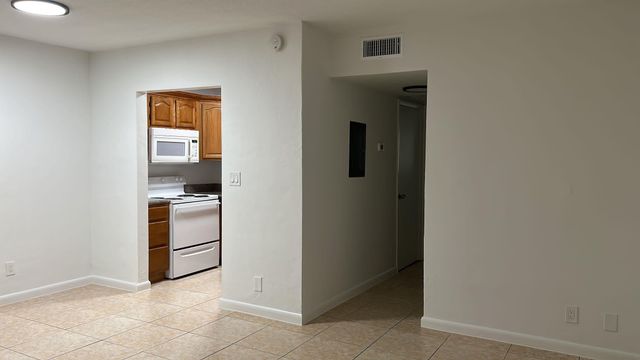 3030 NE 21st Ter 8, Fort Lauderdale, FL 33306