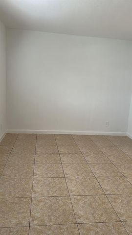 3030 NE 21st Ter 8, Fort Lauderdale, FL 33306