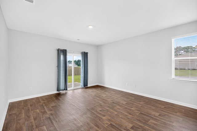 129 Holly Leaf Lane, Summerville, SC 29486