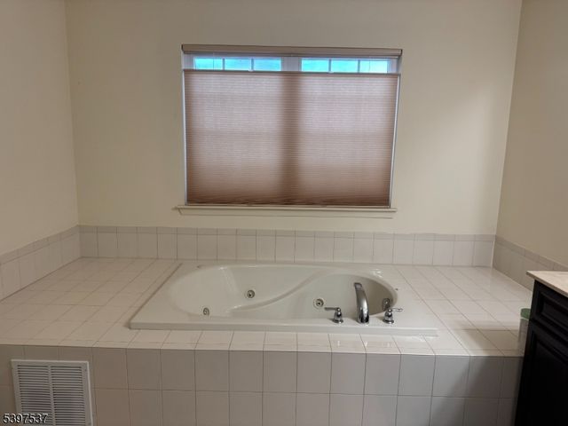 48 Willocks Cir, Franklin Twp., NJ 08873