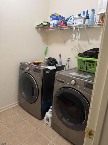 48 Willocks Cir, Franklin Twp., NJ 08873