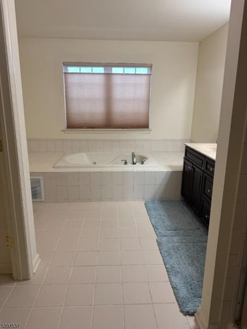 48 Willocks Cir, Franklin Twp., NJ 08873