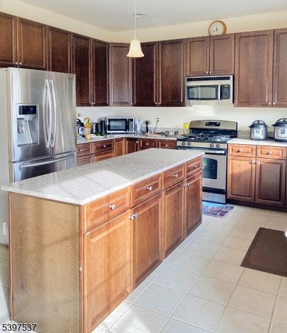 48 Willocks Cir, Franklin Twp., NJ 08873