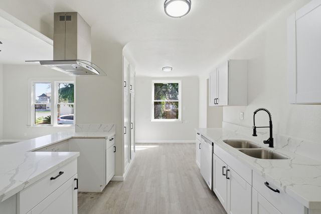 121 E Elm Street, Hanford, CA 93230