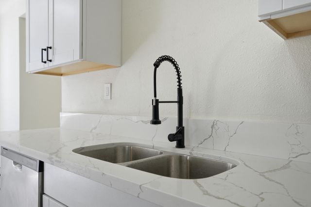 121 E Elm Street, Hanford, CA 93230