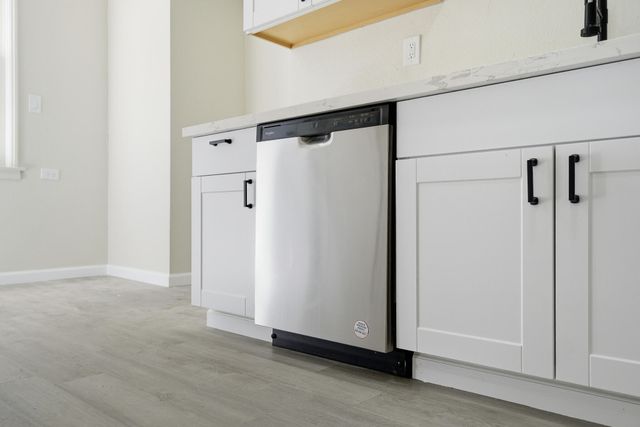 121 E Elm Street, Hanford, CA 93230