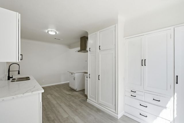 121 E Elm Street, Hanford, CA 93230