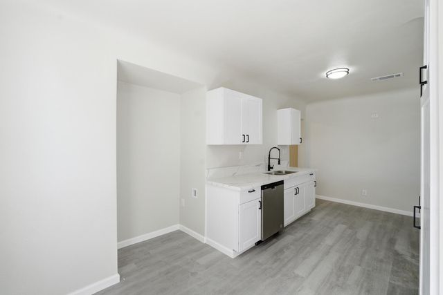 121 E Elm Street, Hanford, CA 93230