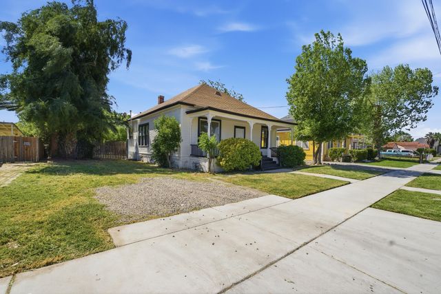 121 E Elm Street, Hanford, CA 93230