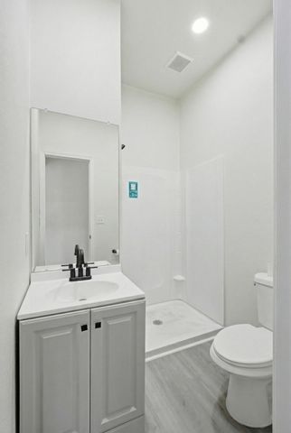 121 E Elm Street, Hanford, CA 93230