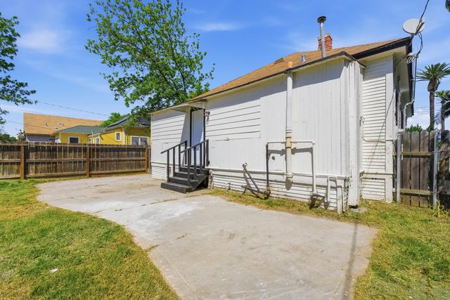 121 E Elm Street, Hanford, CA 93230