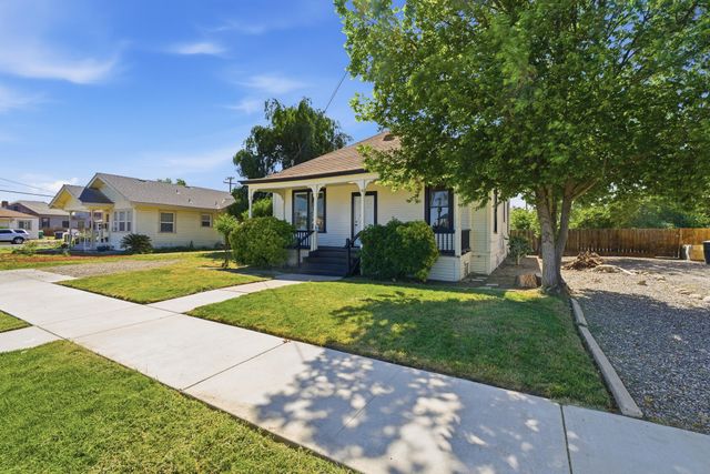 121 E Elm Street, Hanford, CA 93230
