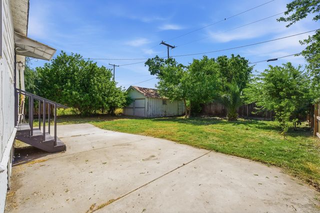 121 E Elm Street, Hanford, CA 93230