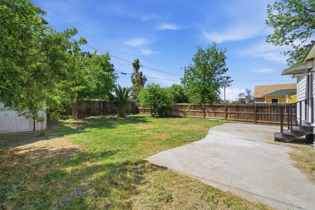 121 E Elm Street, Hanford, CA 93230