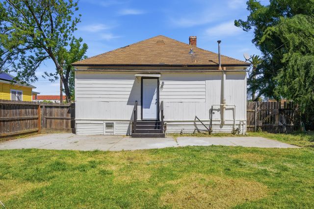 121 E Elm Street, Hanford, CA 93230