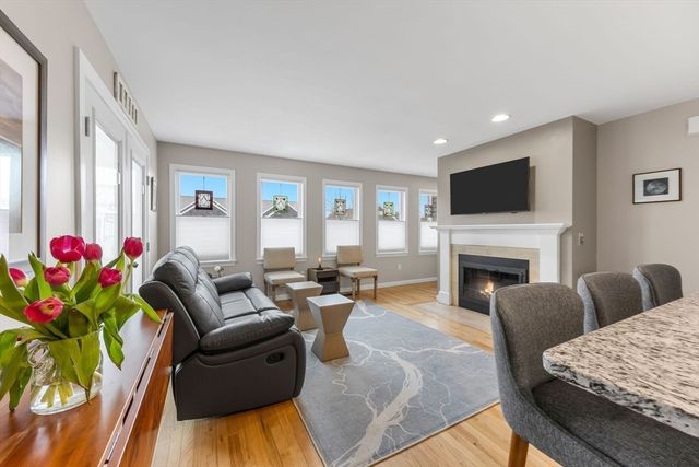 52 Harry Kemp Way 6, Provincetown, MA 02657