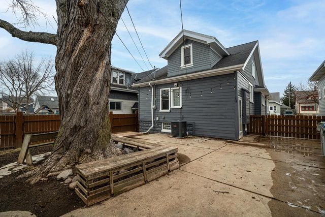 1829 N 55th STREET, Milwaukee, WI 53208