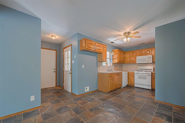 144 Pin Oak Lane, Hempstead, TX 77445