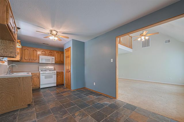 144 Pin Oak Lane, Hempstead, TX 77445