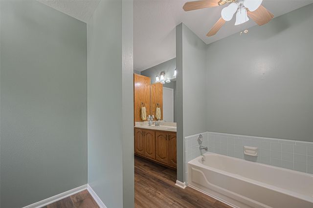 144 Pin Oak Lane, Hempstead, TX 77445