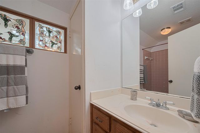 144 Pin Oak Lane, Hempstead, TX 77445