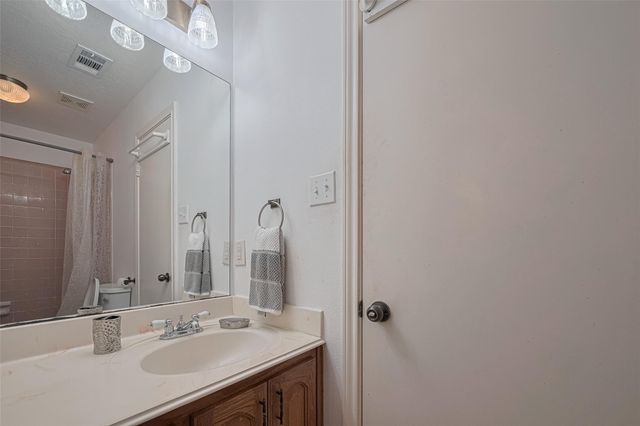 144 Pin Oak Lane, Hempstead, TX 77445