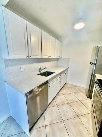 1047 Exeter C, Boca Raton, FL 33434