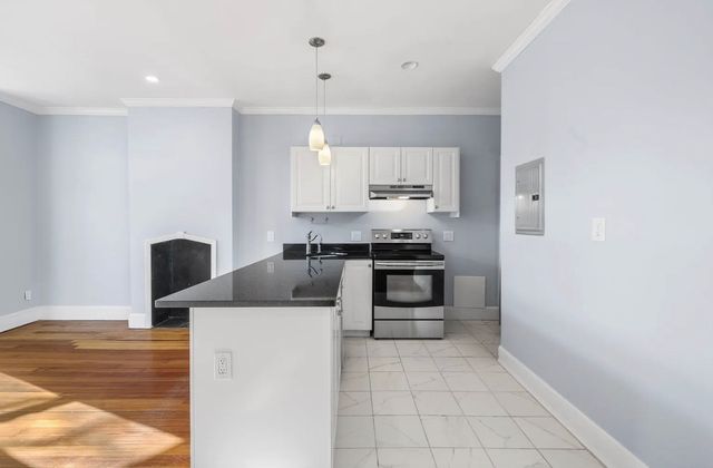 1834 Beacon St 5, Brookline, MA 02445