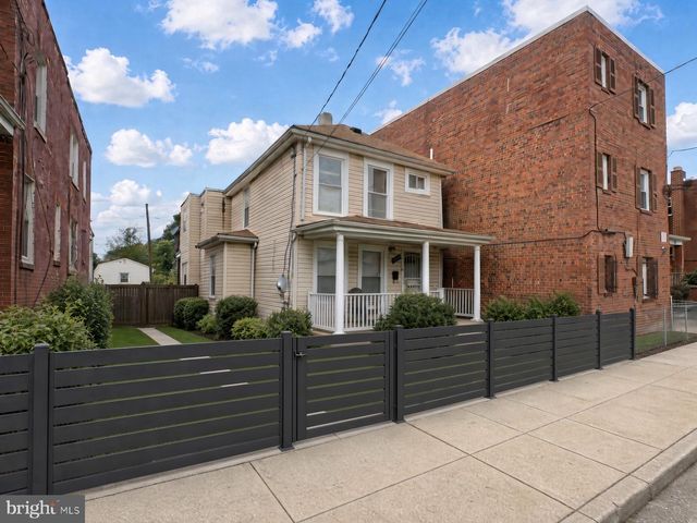 1018 45TH ST NE, Washington, DC 20019
