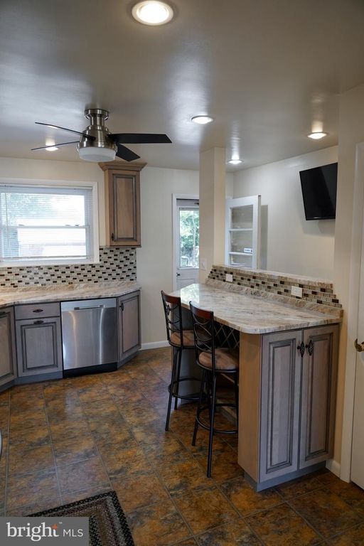 Image 10 of property listing at 1902 MOUNTAIN AVE, Baltimore, MD 21234