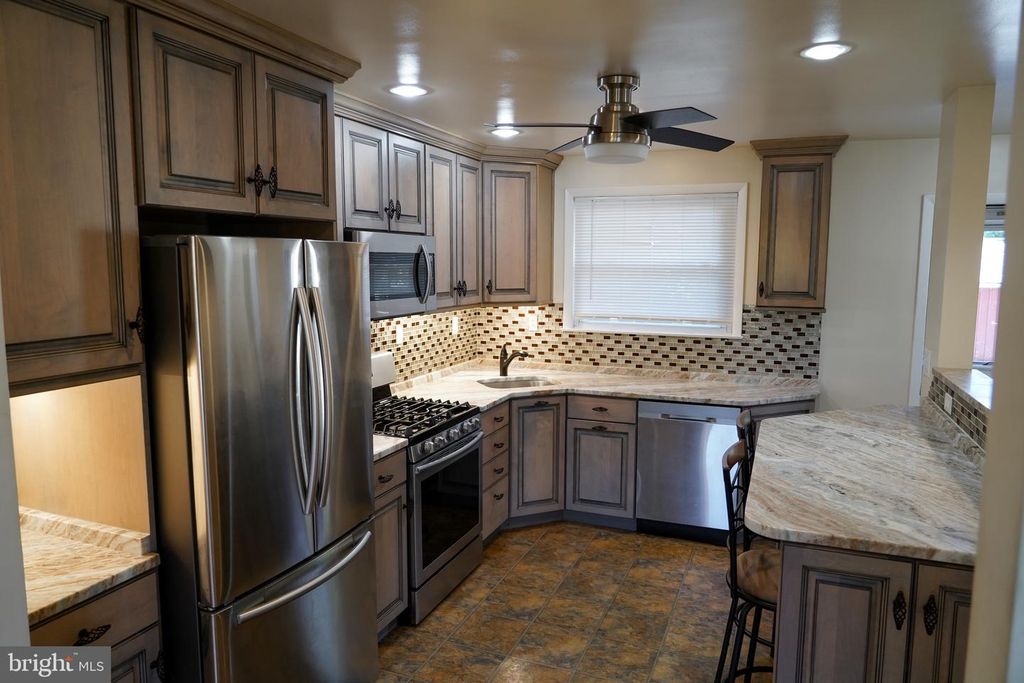 Image 8 of property listing at 1902 MOUNTAIN AVE, Baltimore, MD 21234