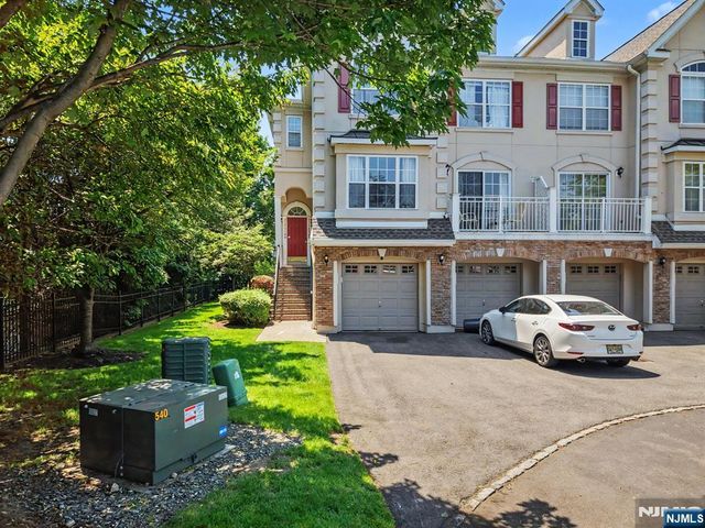 180 Blue Heron 180, Secaucus, NJ 07094